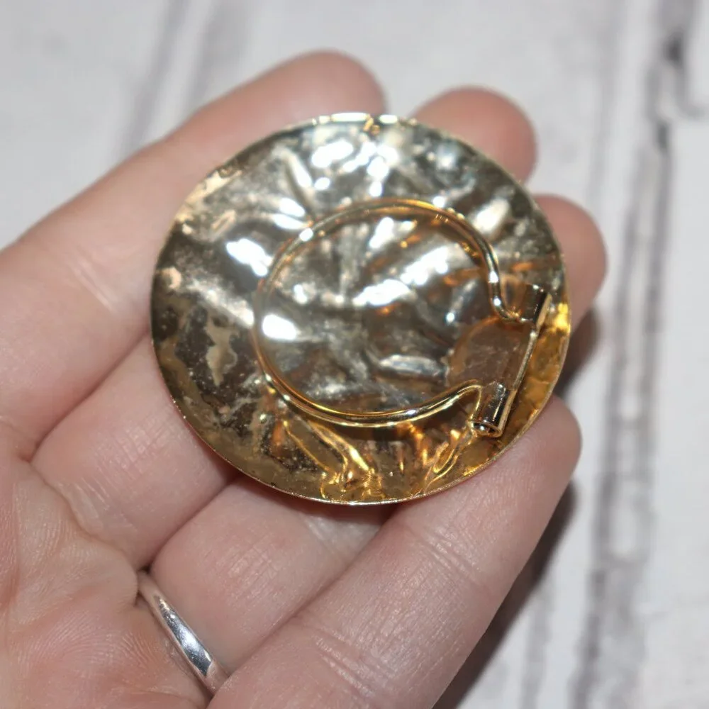 🟡✨🔗 VINTAGE GOLD TEXTURED CIRCLE SCARF CLIP · 1.75